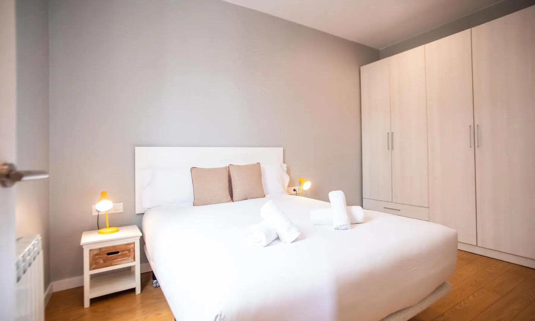 44Mal1084- Bright 2Br Apartment バルセロナ スペイン