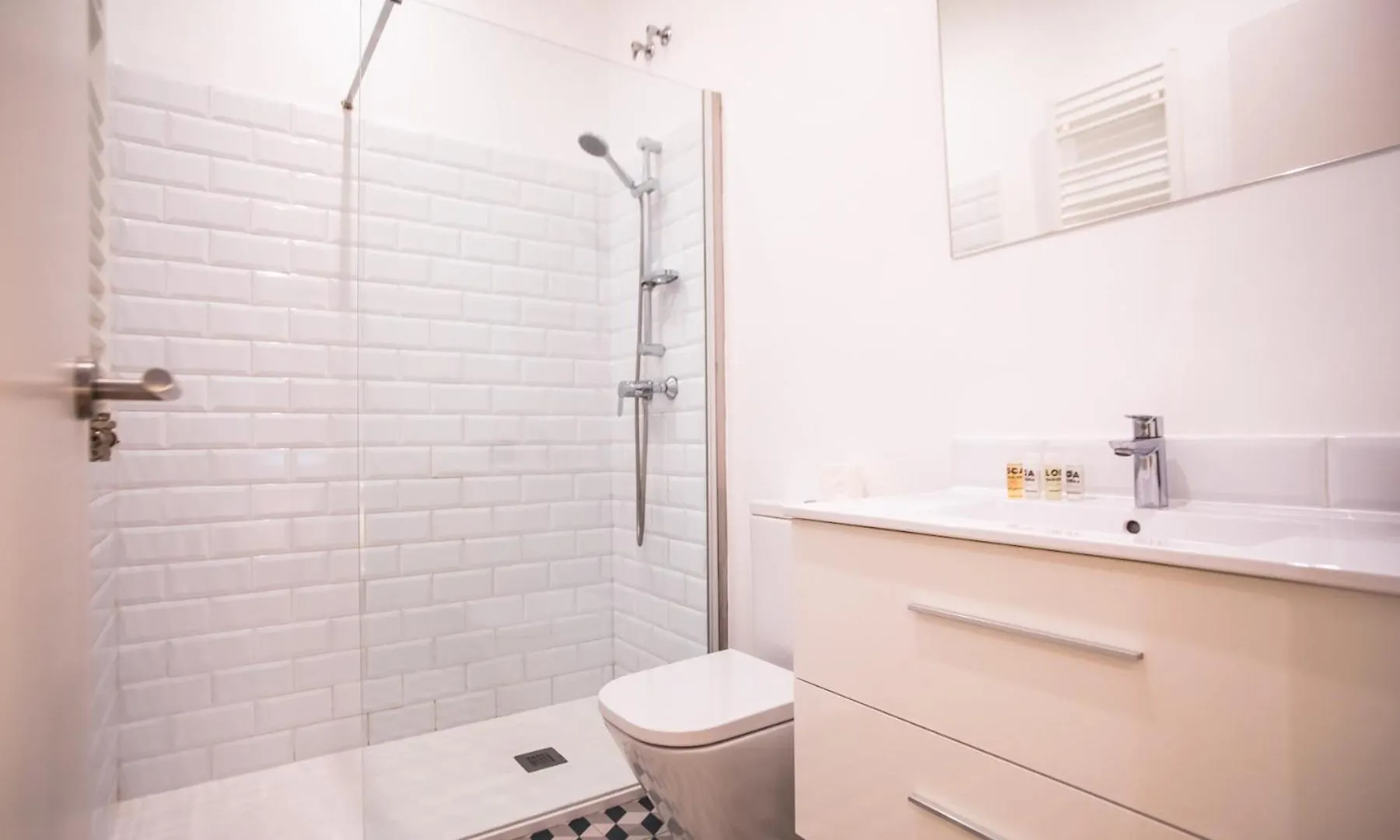 44Mal1084- Bright 2Br Apartment バルセロナ